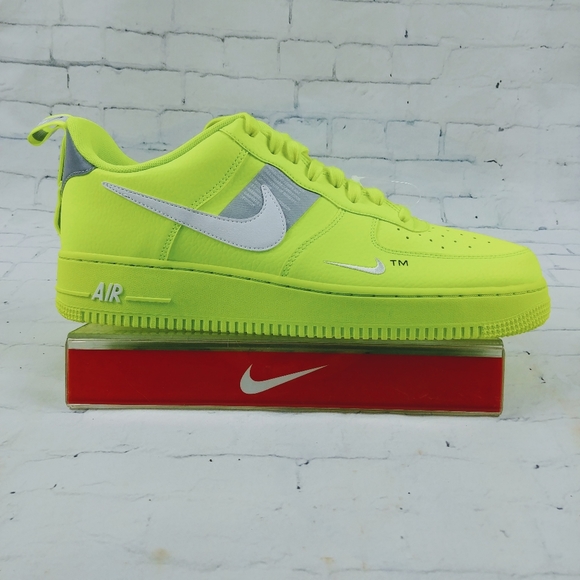 Nike Other - Nike Air Force 1 Low '07 LV8 Volt aj7747 700